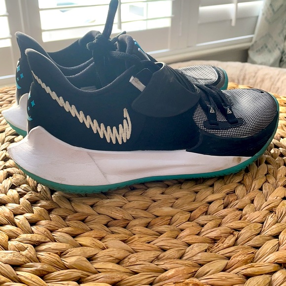 Nike Kyrie 3 low - almost new condition. Size 8 - Picture 2 of 5